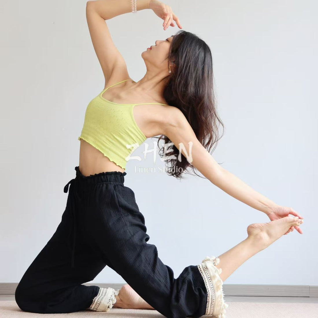 ZHEN YOGA Seamless Skin-Friendly Yoga Camisole | Openwork Crochet Back Tank Top | Shock-Absorbing Shaping Layering Piece for Vacation Outfits